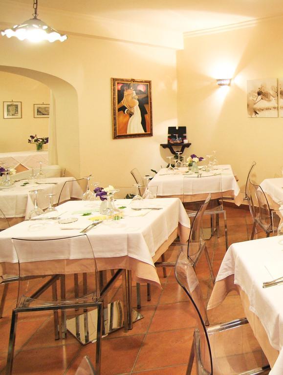 L' Antico Cortile Hotel Caserta Exterior foto
